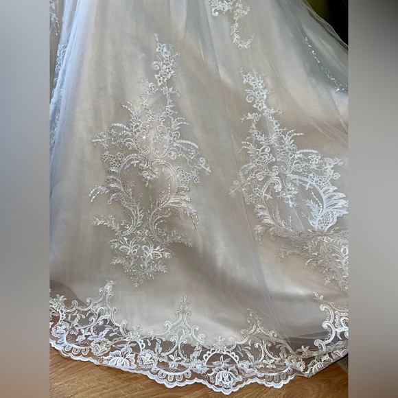 Wedding Dress BRAND NEW - Picture 5 of 9